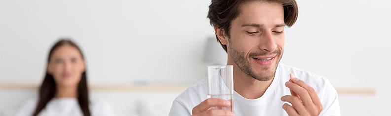 Homem tomando Sildenafil