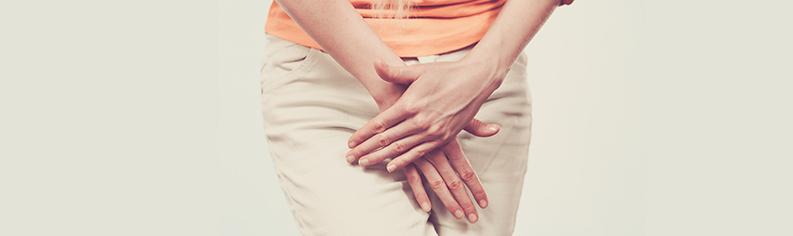 Eine Frau muss pinkeln