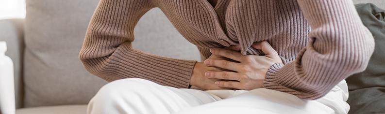 Vatsakipuinen nainen