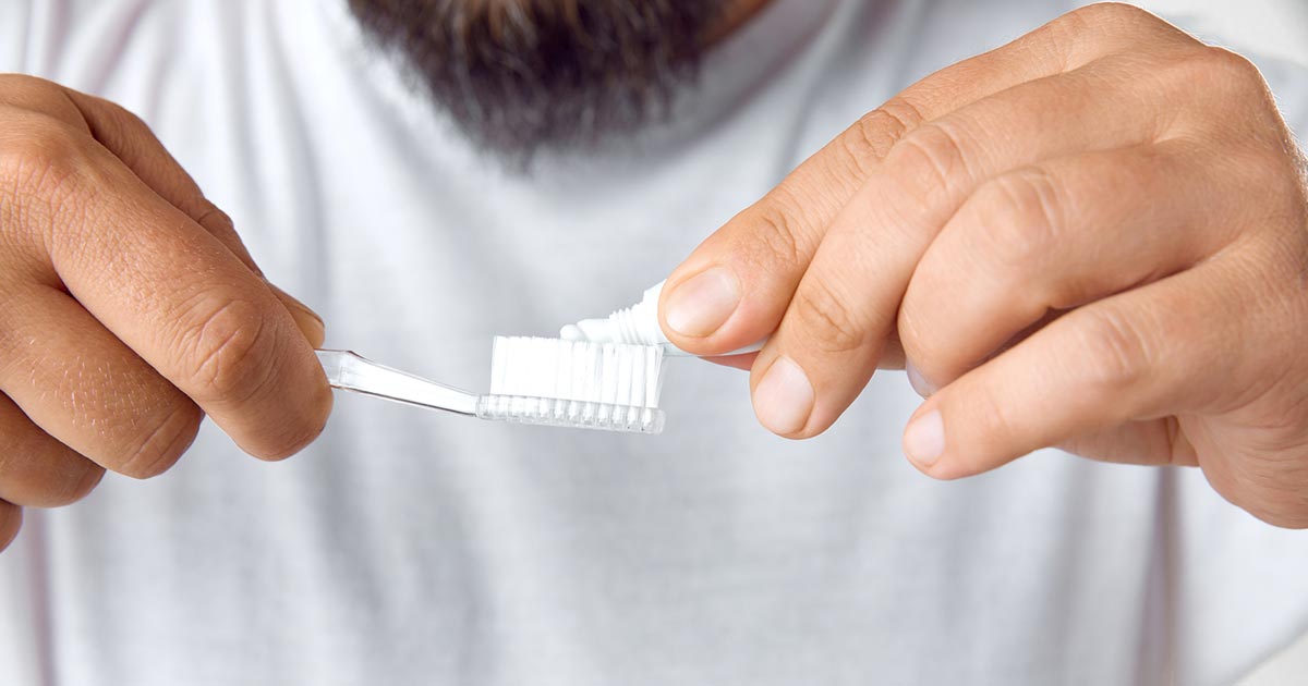 Le dentifrice, une solution efficace contre les boutons. Mythe ou