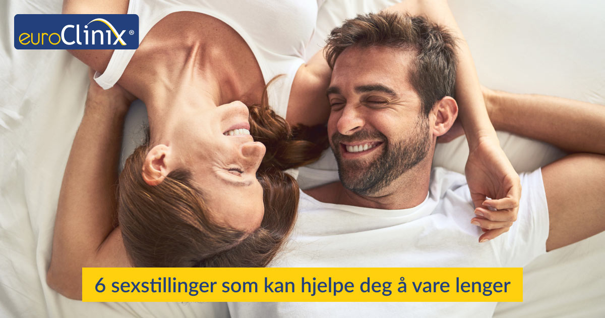 Mann og kvinne ligger lykkelige i sengen.