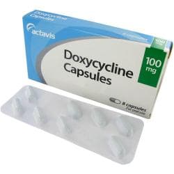 Eske for Doksysyklin 100 mg kapsler med blisterpakning foran esken