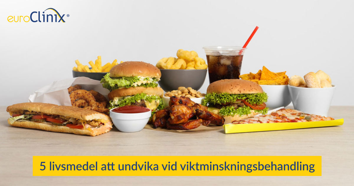 Urval av onyttiga livsmedel och drycker på grå bakgrund.