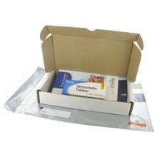 Box som innehåller paket med simvastatin -tabletter och blisterpaket